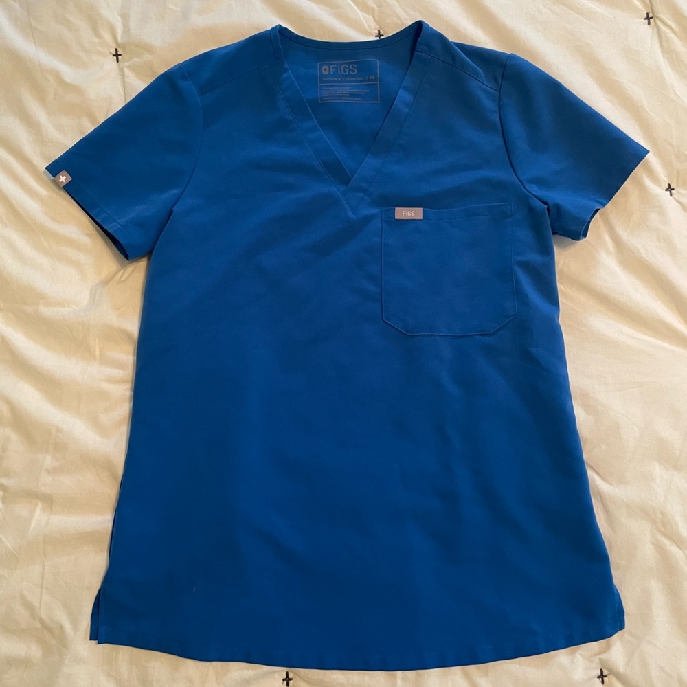 Catarina™ One-Pocket Scrub Top